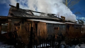 Труп мужчины нашли после пожара в заброшенном доме в Благовещенске - gtrkamur.ru