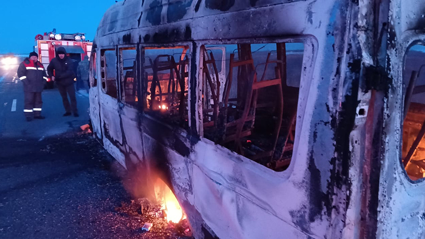 На амурской трассе сгорел междугородний автобус: люди спаслись - gtrkamur.ru
