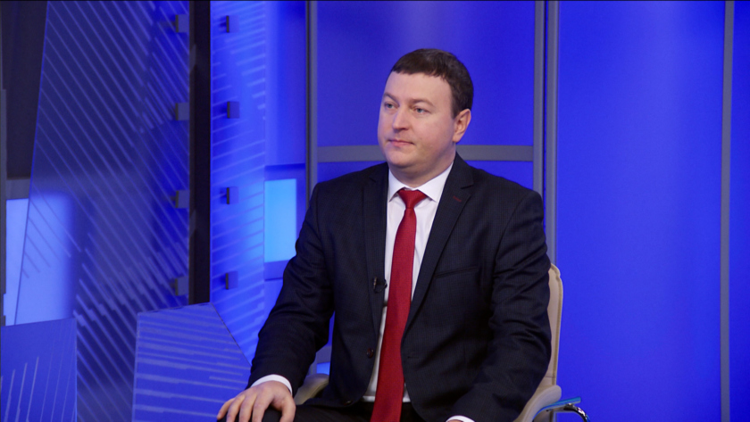 Экономический прогноз на 2024 год. Гость — декан экономического факультета АмГУ, кандидат экономических наук Олег Цепелев - gtrkamur.ru