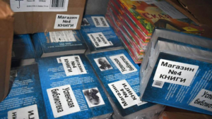 Амурский предприниматель подарил амвросиевской школе более 200 новых книг - gtrkamur.ru