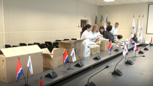 Белогорские активисты собирают новогодние посылки для отправки в зону СВО - gtrkamur.ru