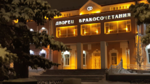 В день юбилея Приамурья узами брака себя связали 35 пар влюбленных - gtrkamur.ru
