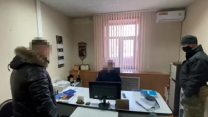 В Приамурье двух бывших сотрудников миграционной службы подозревают в подлоге - gtrkamur.ru