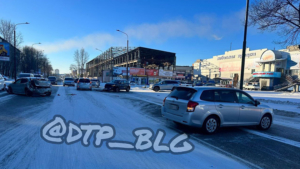 Четыре авто не поделили проезжую часть в областном центре - gtrkamur.ru