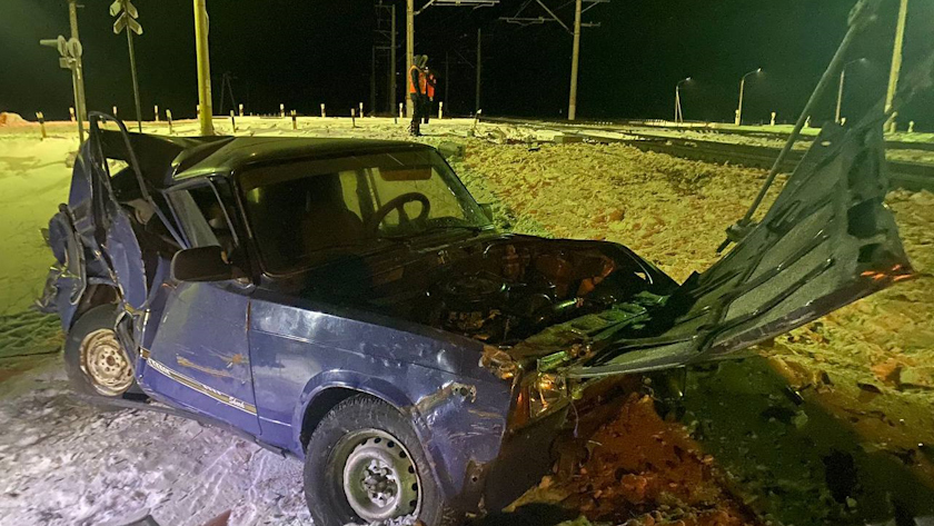Авто и грузовой поезд столкнулись в Забайкалье - gtrkamur.ru