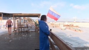 Поход в баню и купание в проруби: как амурчане проводят длинные выходные - gtrkamur.ru