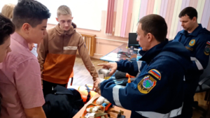 Амурским школьникам рассказали о профессии спасателя - gtrkamur.ru