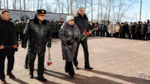 В благовещенской школе открыли мемориальную доску Герою России - gtrkamur.ru