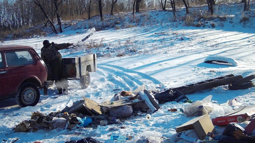 Житель Свободненского района не довез до свалки целый прицеп мусора - gtrkamur.ru