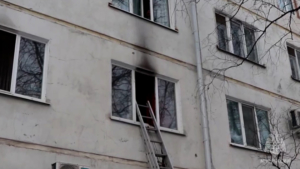В Благовещенске ночной пожар в пятиэтажке унес жизнь одного человека - gtrkamur.ru