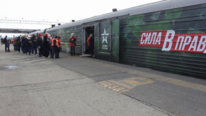 В Тынде посетителям агитпоезда «Сила в правде» рассказали о подвигах бойцов - gtrkamur.ru