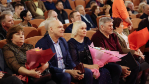 Отличившимся аграриям Приамурья губернатор Василий Орлов вручил награды - gtrkamur.ru