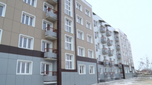 Жители аварийных домов в Октябрьском районе отпразднуют новоселье - gtrkamur.ru