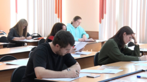 ЕГЭ для пап и мам: родителей-амурчан приглашают сдать экзамен по математике - gtrkamur.ru