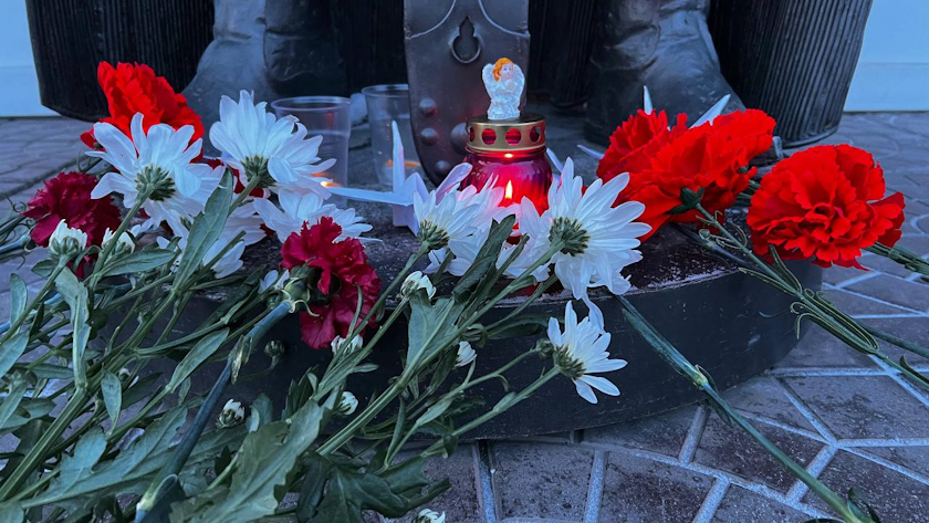 Амурчане присоединились к акции в память о жертвах теракта в «Крокус Сити Холле» - gtrkamur.ru