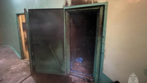 Мужчину в бессознательном состоянии вынесли из задымленного помещения в Тынде - gtrkamur.ru