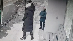 Мама юного благовещенского «стрелка» оплатит ремонт остановки - gtrkamur.ru