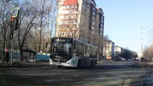 В Благовещенске водитель автобуса чуть не сбил школьника на переходе - gtrkamur.ru