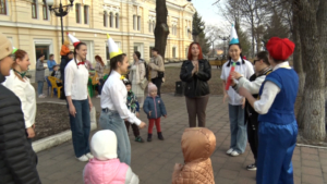 Акция «Библионочь» в Благовещенске собрала детей и их родителей - gtrkamur.ru