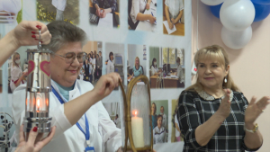 Огонь семейного очага «Сердце России» передали представителям амурской медицины - gtrkamur.ru