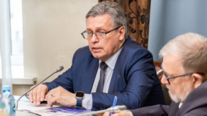 Рифат Сабитов на заседании по повышению соцэффективности медиаиндустрии: «Мы не должны гнаться за кровавой сенсацией» - gtrkamur.ru