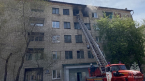15 человек эвакуировали из горящей пятиэтажки в Свободном - gtrkamur.ru