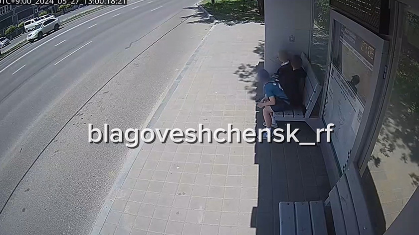 Благовещенские подростки испортили остановку на улице Мухина - gtrkamur.ru