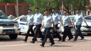 Торжественный смотр и развод полицейских нарядов и патрулей прошел в столице Приамурья - gtrkamur.ru