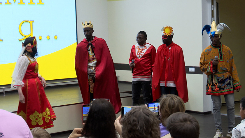 Стихи великого классика прозвучали на разных языках на творческом ...