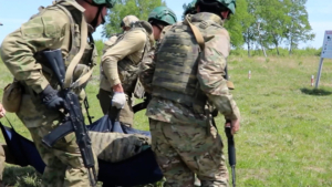 Амурские военнослужащие оттачивают навыки по тактической медицине - gtrkamur.ru