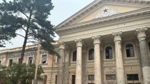Капитальное обновление областного Дома народного творчества завершено наполовину - gtrkamur.ru