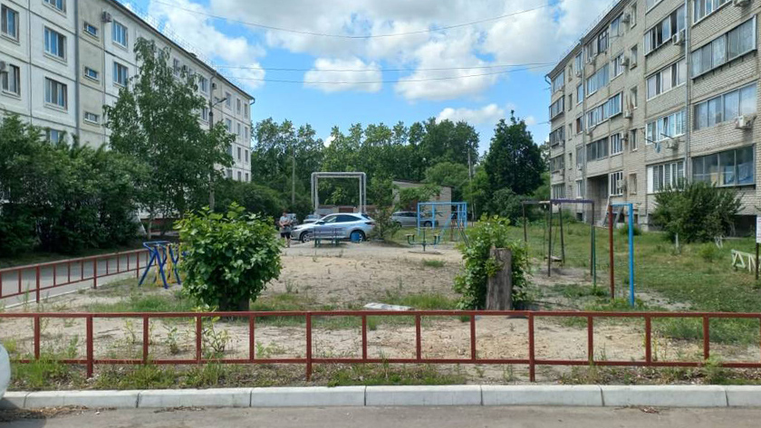 Детскую площадку в отделенном районе Благовещенска обновят на 3 миллиона рублей - gtrkamur.ru