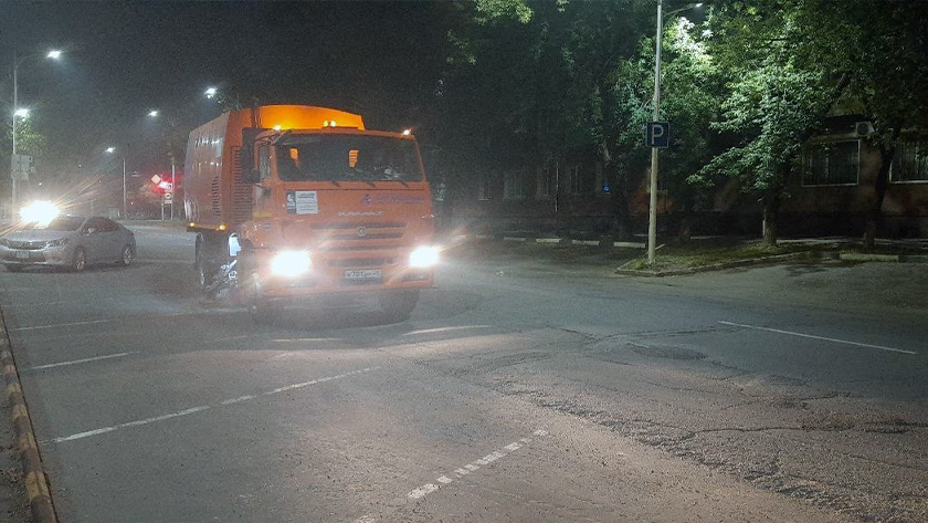 Городские службы ежедневно наводят чистоту на дорогах амурской столицы - gtrkamur.ru