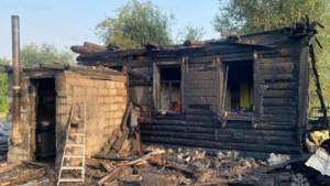 Дом многодетной семьи из Свободного полностью сгорел пока они были на отдыхе - gtrkamur.ru