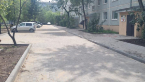 Две придомовые площадки привели в порядок в амурской столице по госпрограмме - gtrkamur.ru