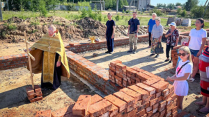 Фундамент нового храма освятили в поселке Горный Зейского округа - gtrkamur.ru