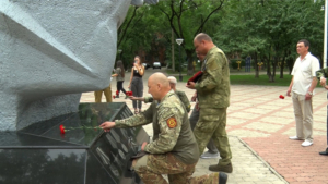 В Благовещенске почтили память выпускников ДВОКУ, погибших во время операции в Южной Осетии и Абхазии - gtrkamur.ru