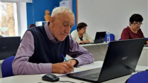 Уроки цифры: амурских пенсионеров учат жить онлайн - gtrkamur.ru