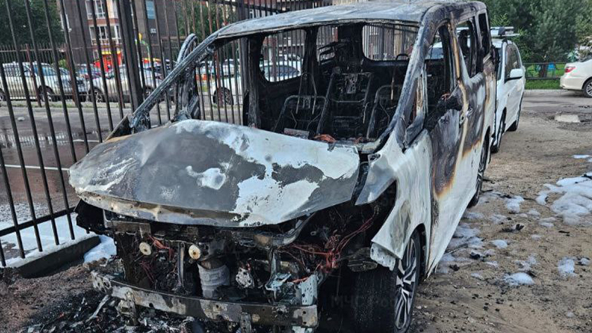 Сразу три автомобиля пострадали при пожаре в Благовещенске - gtrkamur.ru