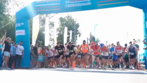 Празднование Дня города свободненцы начали с зарядки и массового забега - gtrkamur.ru