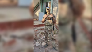 Амурский боец отправил с передовой поздравление ребятам с Днем знаний - gtrkamur.ru