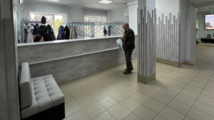 Гардеробную обновили в благовещенской городской поликлинике № 4 по «бережливому» принципу - gtrkamur.ru