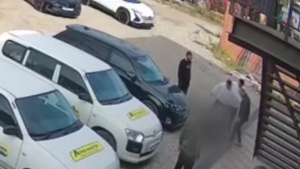 В Благовещенске трое избили мужчину и стреляли ему под ноги из травмата - gtrkamur.ru