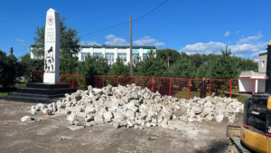 В селе Марково восстанавливают памятник воинам Великой Отечественной войны - gtrkamur.ru