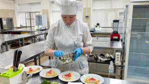 17 поваров школьных столовых борются за звание лучших на региональном этапе федерального конкурса в Приамурье - gtrkamur.ru