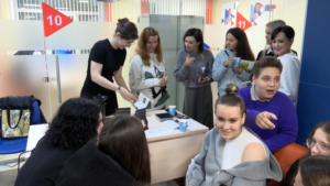 Практическая польза: необычную ярмарку вакансий провели для молодежи в Благовещенске - gtrkamur.ru