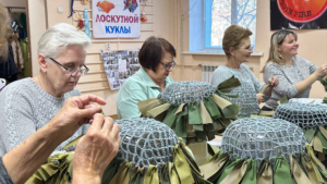 Мастерицы из Благовещенска передадут сотню нашлемников для амурских защитников - gtrkamur.ru