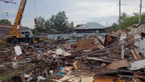 Спасает летняя кухня: семейная пара может остаться без крова из-за конфликта между родственниками - gtrkamur.ru