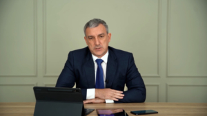 Дороги, зарплаты и благоустройство стали главными темами прямого эфира Василия Орлова в соцсетях - gtrkamur.ru