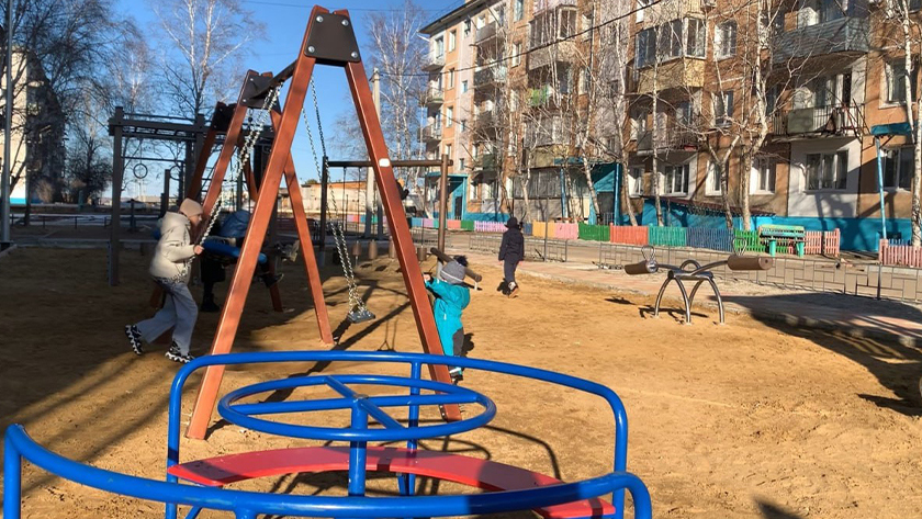 Еще одну придомовую территорию благоустроили в Шимановске - gtrkamur.ru